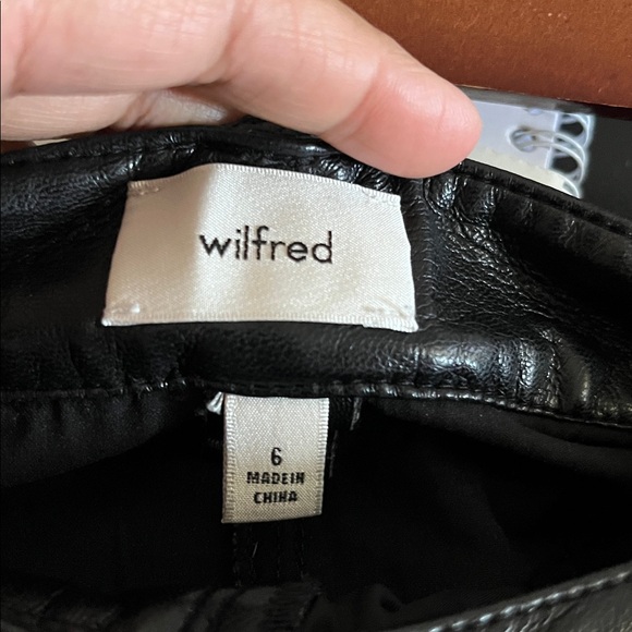 Wilfred Black Faux Leather Mini Skirt Sz 6 - Picture 6 of 7